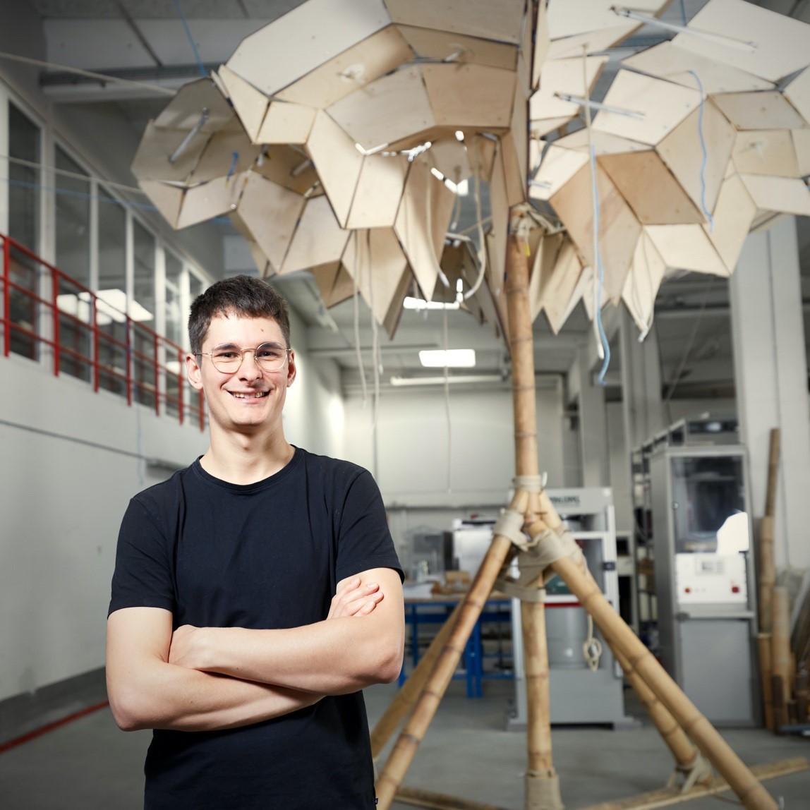Master of Science in civil and architectural Engineering Leo Heinzl won the second placement in IASS 2021 competition for his innovative pavilion. In the photo he shows his prototype in Aarhus University’s Deep Tech Experimental Hub.  (Photo: Marjun Danielsen)